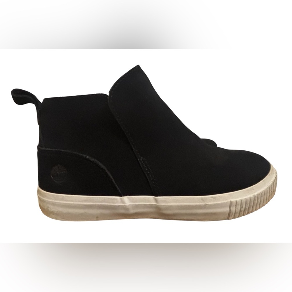 Timberland Women's Skyla Bay Chelsie Boots in Black suede